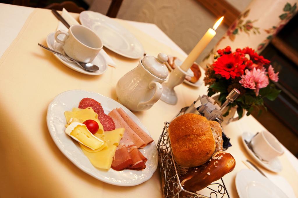 Hotel Hahn Munchen Bagian luar foto