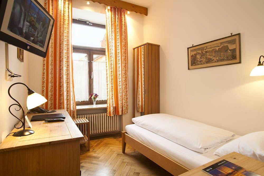 Hotel Hahn Munchen Bagian luar foto